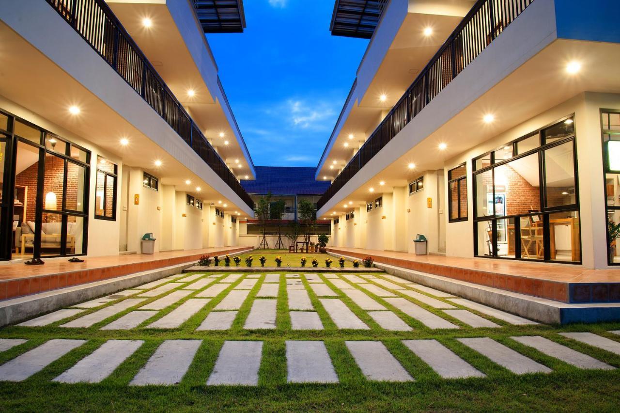 Yellow Moon Hotel Pattaya Exterior foto