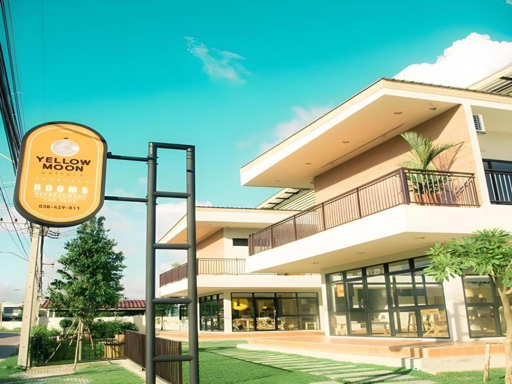 Yellow Moon Hotel Pattaya Exterior foto