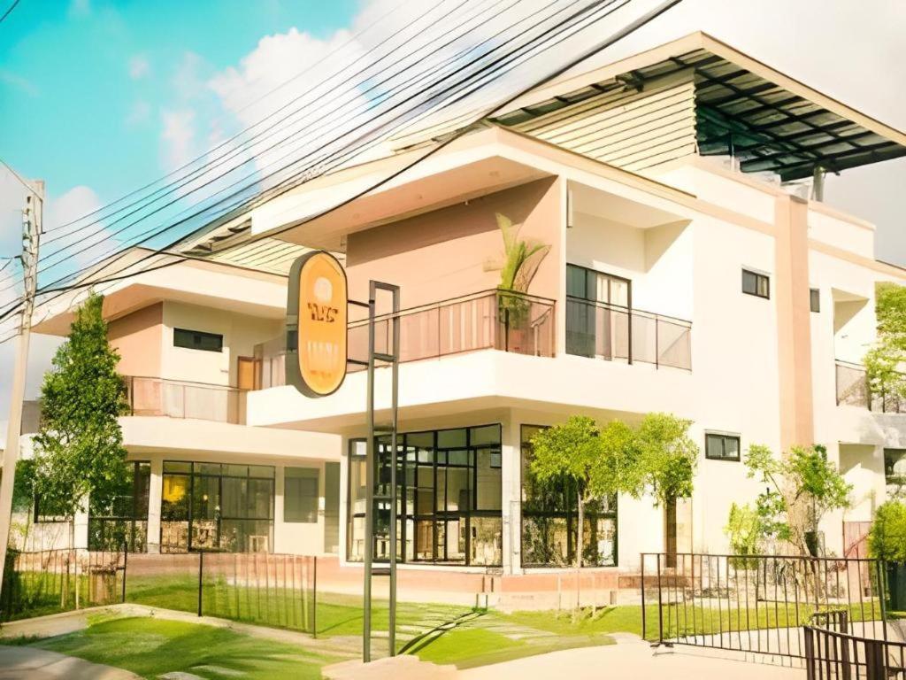 Yellow Moon Hotel Pattaya Exterior foto