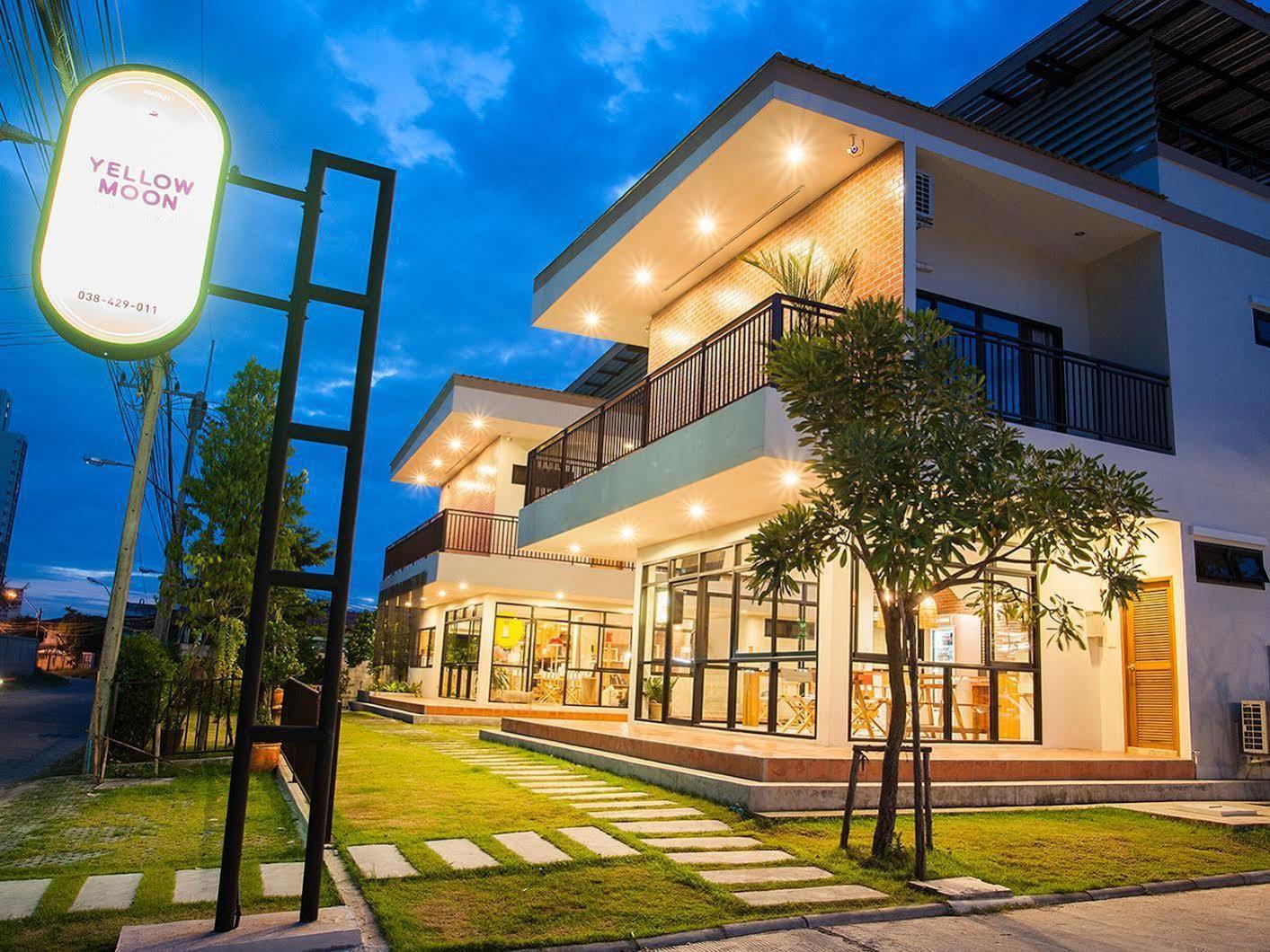 Yellow Moon Hotel Pattaya Exterior foto
